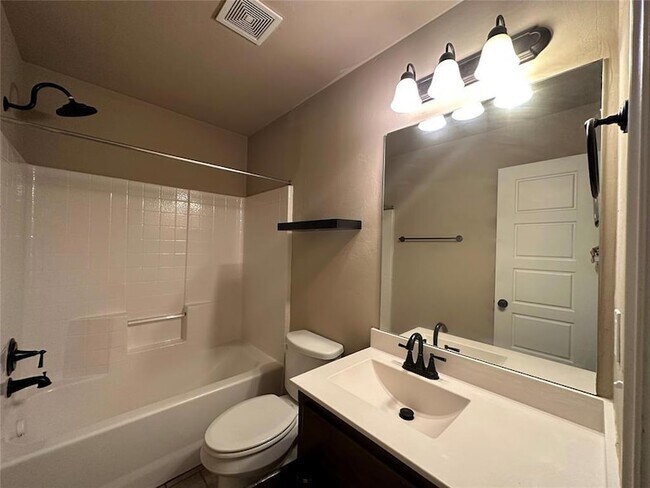 Building Photo - 5811 Marblewood Dr