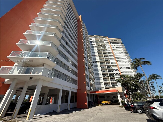 Building Photo - 1301 NE Miami Gardens Dr