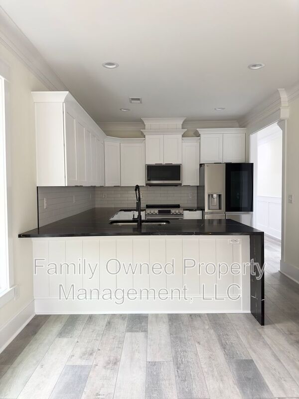 Building Photo - 2245 Fillmore St