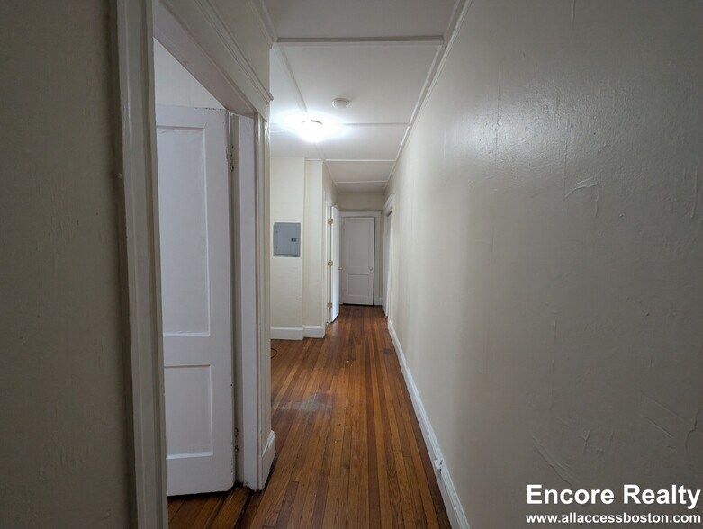 Building Photo - 464 Commonwealth Ave