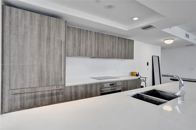 Building Photo - 801 S Miami Ave