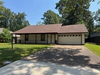 Building Photo - 210 Deerwood Ln