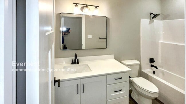 Building Photo - Lovely 3-Bedroom Home in a Peaceful Neighb...