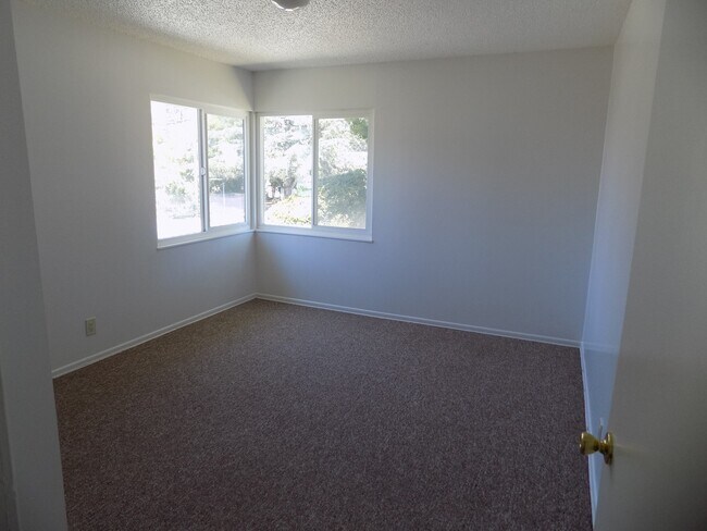 Building Photo - 131 Ramona Dr