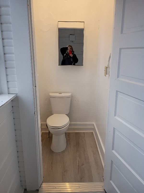 Building Photo - 547 NE Knott St