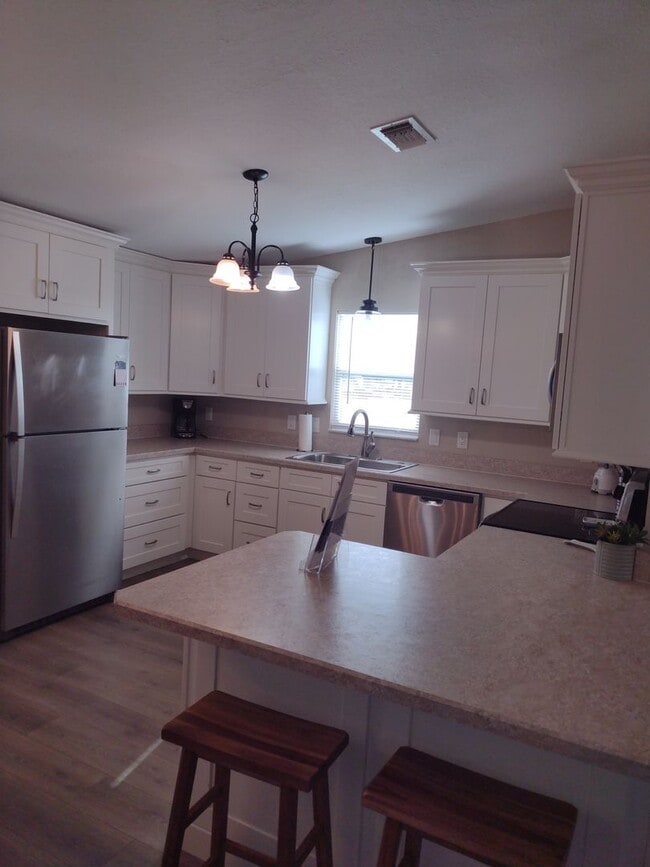 Building Photo - Remodeled Home in the Villages-Move in Ready