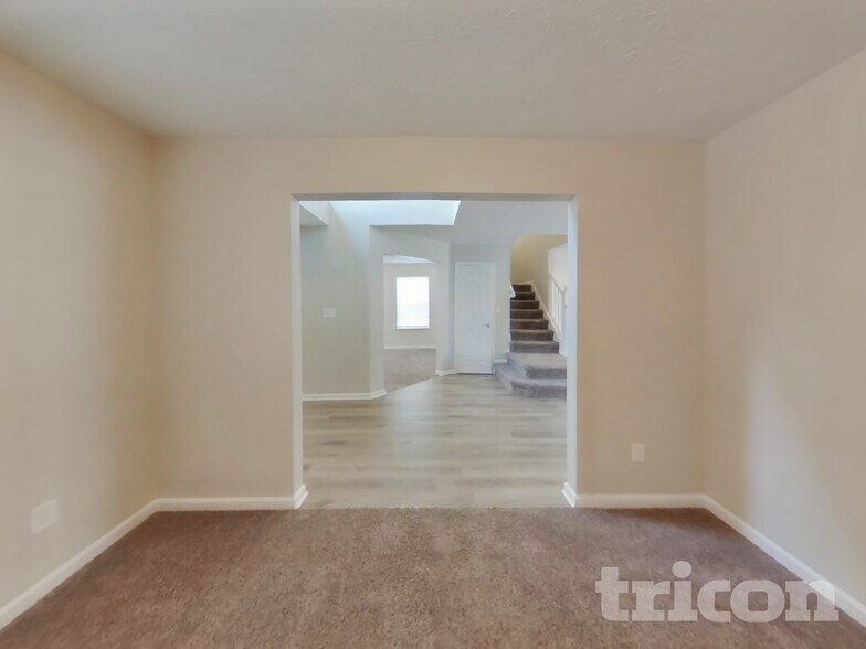 Building Photo - 749 Mozart Dr