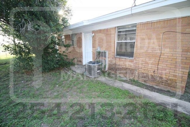 Building Photo - 801 Pecan Cir