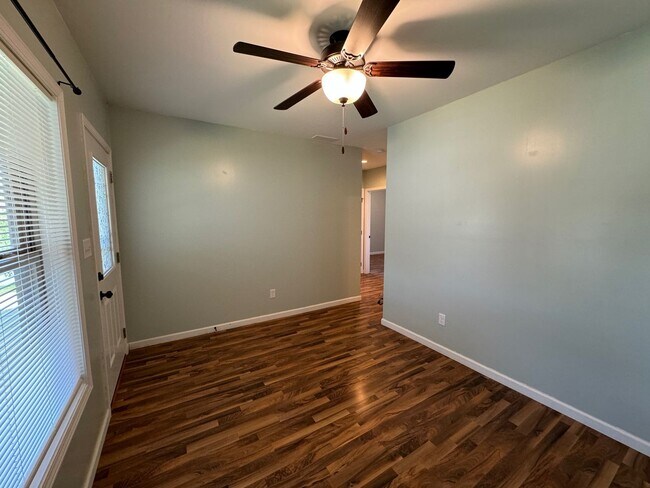 Building Photo - Weaverville - Modern, Three Bedroom, Fenced Yard