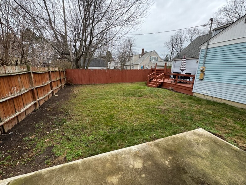 Building Photo - 196 S Point Dr