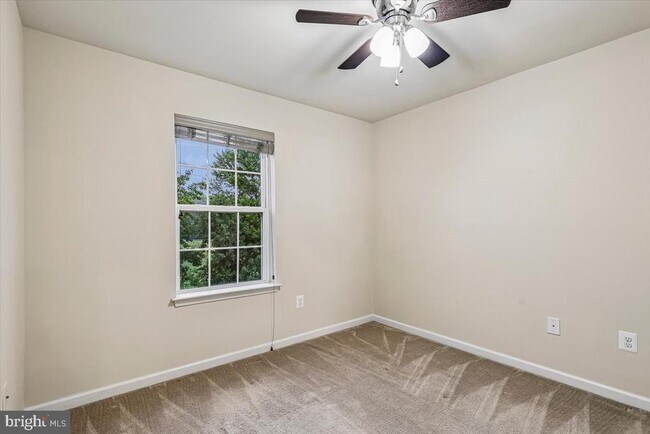 Building Photo - 1004 Red Clover Rd
