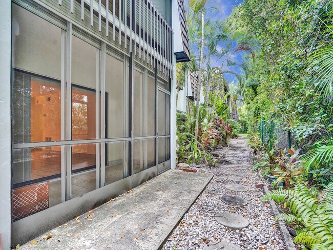 Building Photo - 3115 Oakland Shores Dr