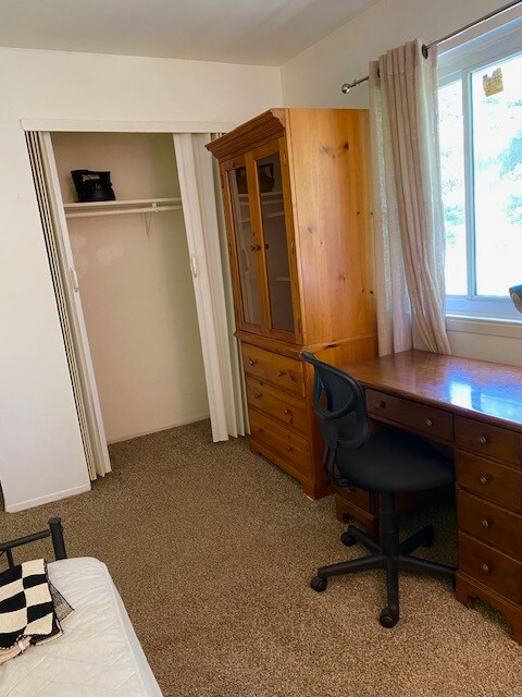 Building Photo - 42 Patricia Ln