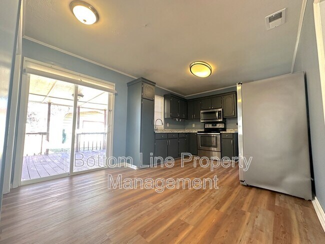 Building Photo - 2806 Mary Ave