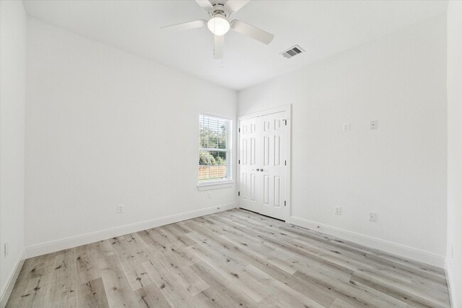 Building Photo - 122 W Mulberry Ave