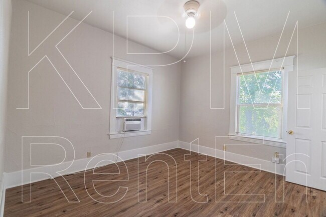 Building Photo - 121 E Lockeford St