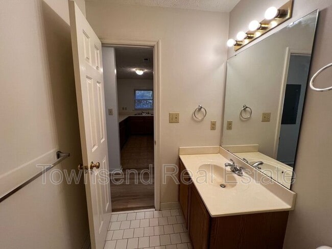 Building Photo - 1012 Ancestry Dr