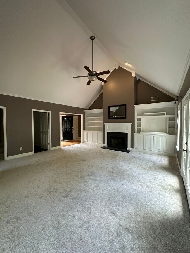 Building Photo - Move-In ready 3-bedroom 2-bathroom house on the Eastside