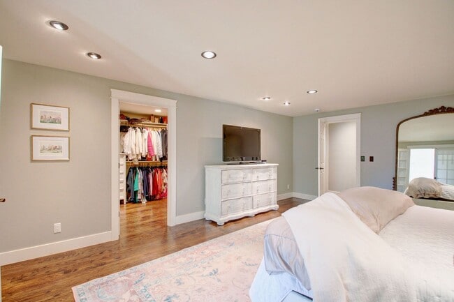 Building Photo - 3 Bedroom, 2.5 Home. Available NOW!!!!