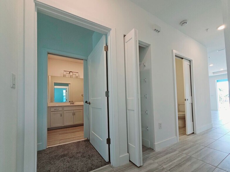 Building Photo - 26330 Coco Cay Cir