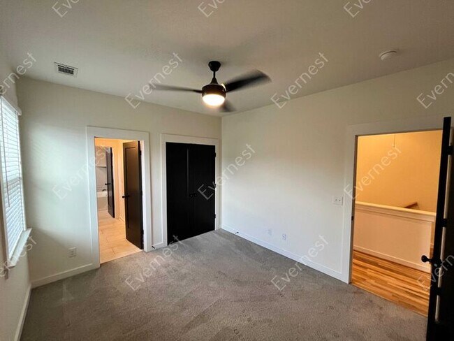 Building Photo - 4-Bedroom Home with Modern Comforts in a P...