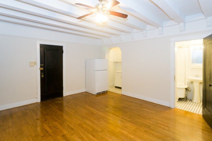 Building Photo - 4741 N Paulina St