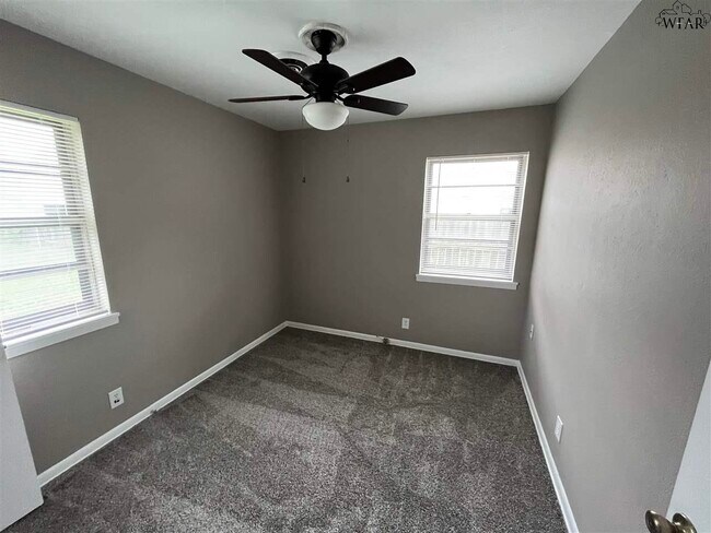 Building Photo - 4704 N Shore Dr