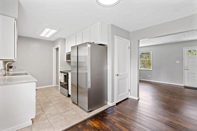 Building Photo - 110 S Bromfield Rd