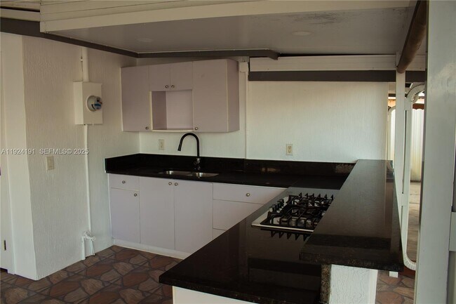 Building Photo - 1211 W 34th St