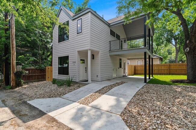 Primary Photo - 2102 Eva St