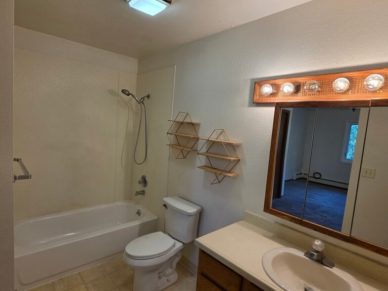 Building Photo - 21312 Settlers Dr