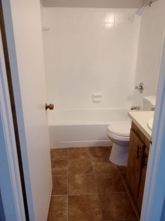 Building Photo - KNOX F