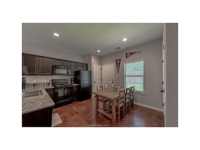 Building Photo - 131 Watson St