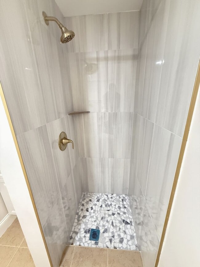 Building Photo - 13th ST