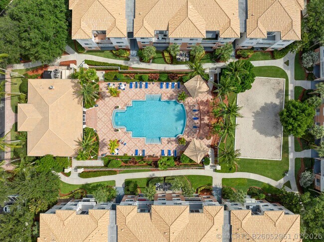 Building Photo - 3303 Myrtlewood Cir E