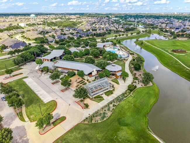 Building Photo - 6326 Wolf Run Dr