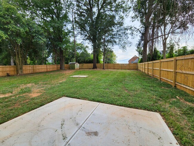 Building Photo - 2 Bedroom, 1 Bath Home in Oakhurst