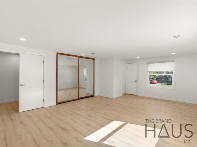 Building Photo - Two Primary Bedrooms, Pool, & Air Conditioning