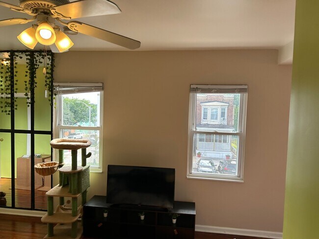 Building Photo - 3001 Huntingdon Ave
