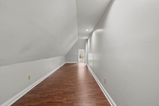 Building Photo - 285-287 E Whittier St