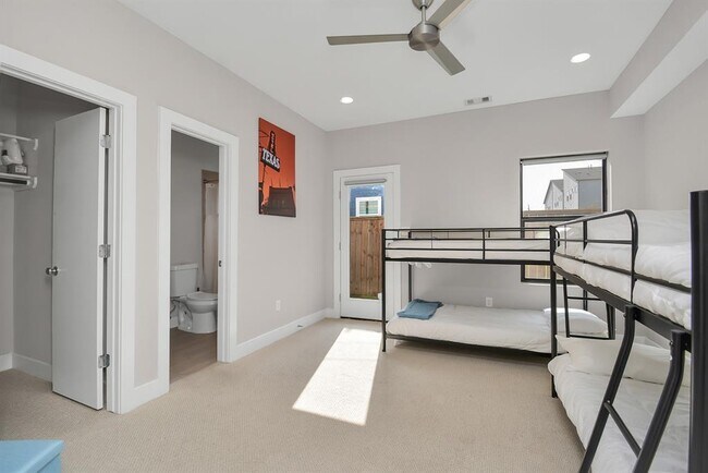 Building Photo - 3812 Leeland St