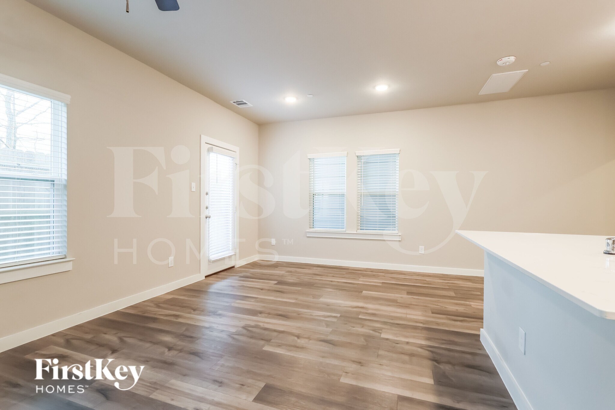 Building Photo - 381 N Centro Cir