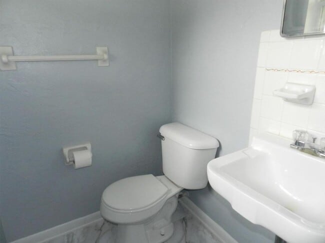 Building Photo - 6411 NW Compass Dr