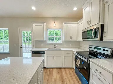 Building Photo - 577 Meloney Dr