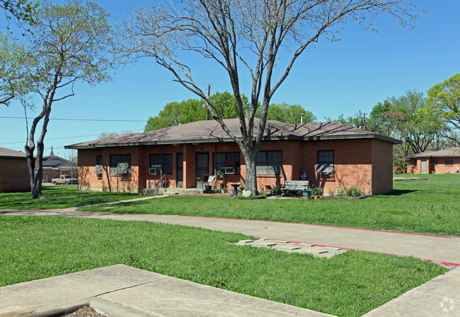 Building Photo - Waxahachie Housing Authority