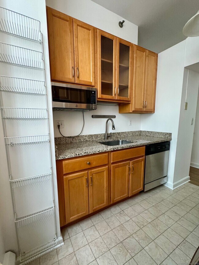 Building Photo - 124 Court St