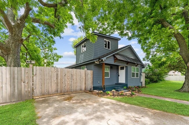 Building Photo - 325 S Bell Dr