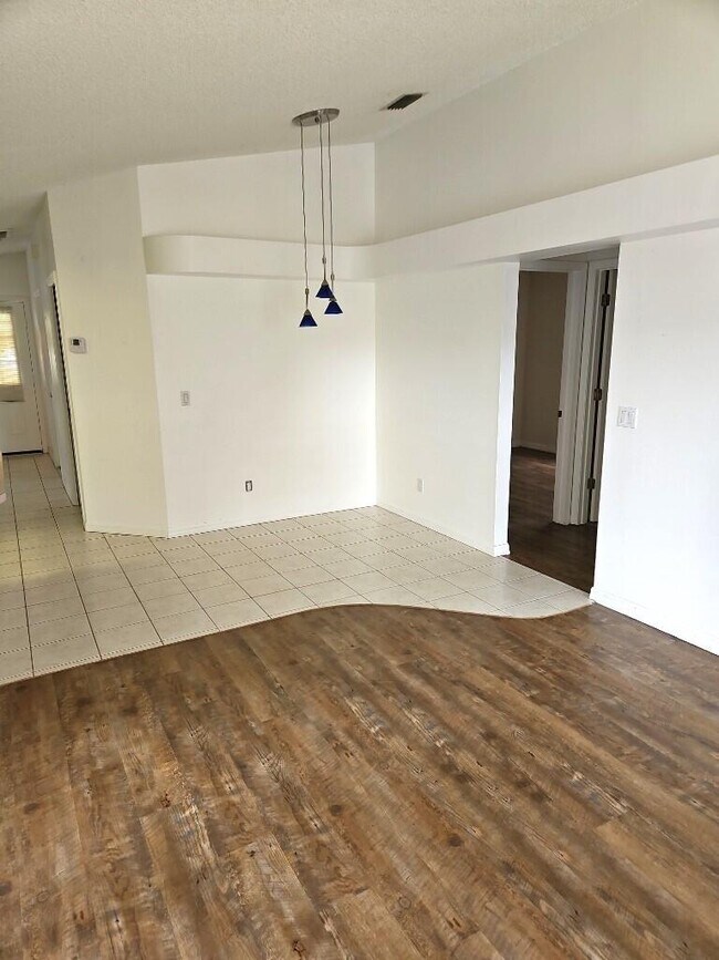 Building Photo - 3520 Egret Dr