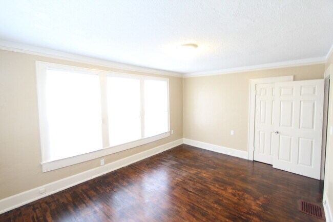 Building Photo - 1605 4th Terrace W