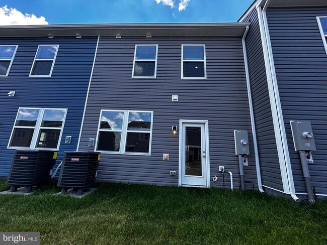 Building Photo - 118 Willett Holw St